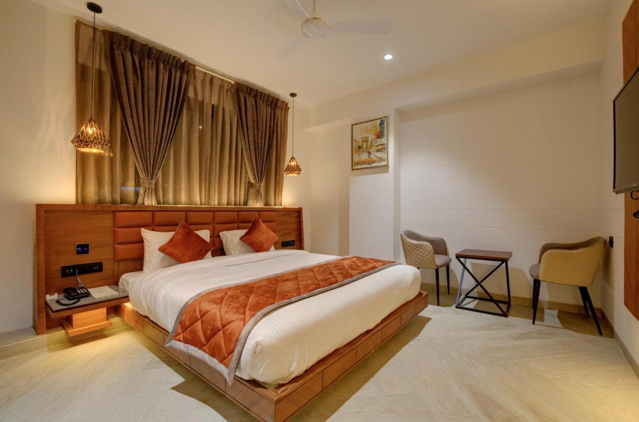 Hotel Diamond 26 Surat Dış mekan fotoğraf