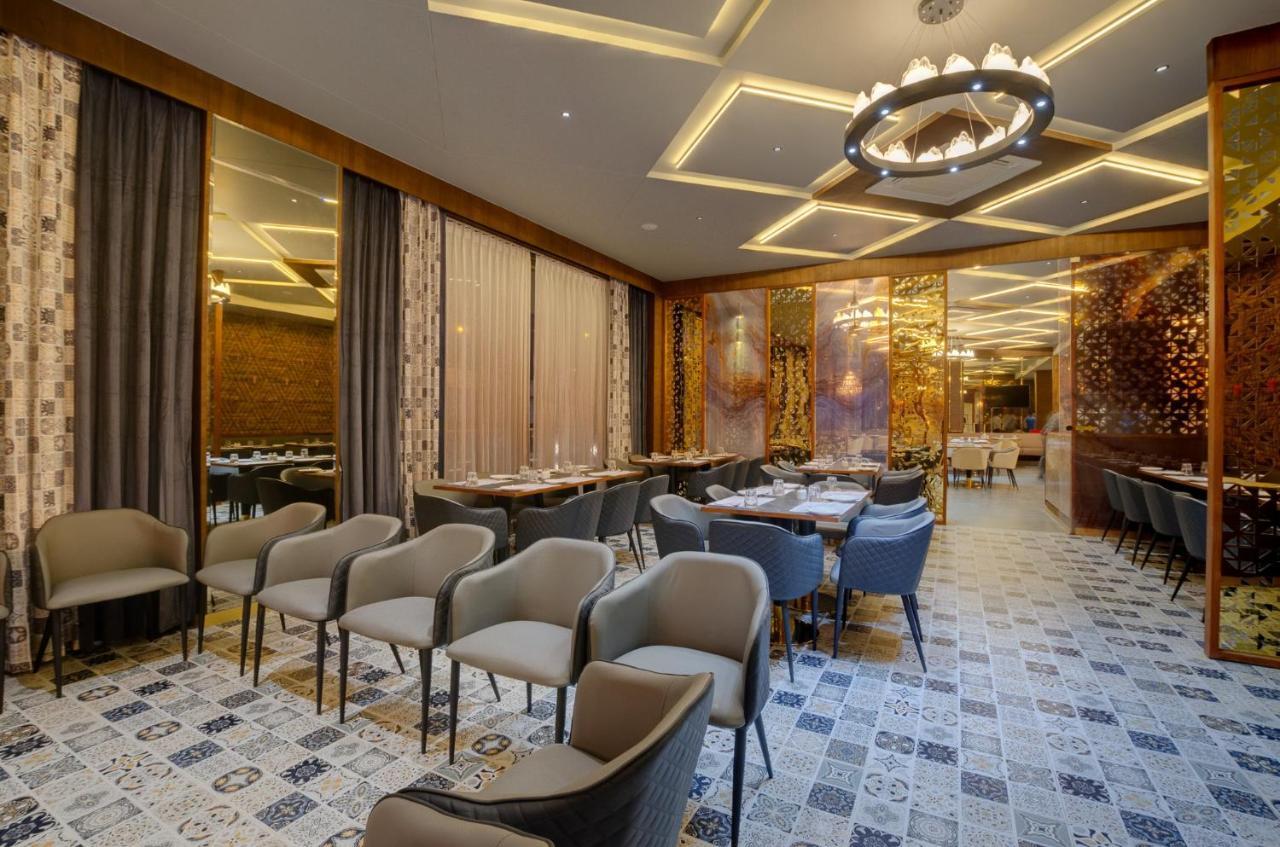 Hotel Diamond 26 Surat Dış mekan fotoğraf