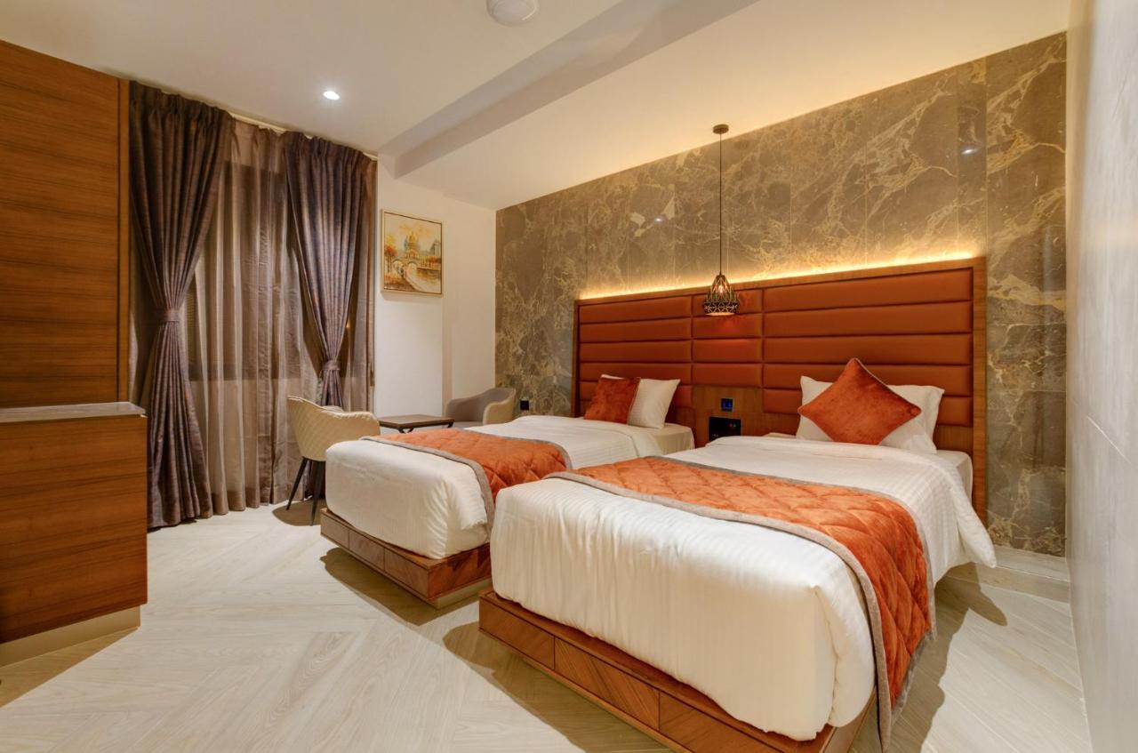 Hotel Diamond 26 Surat Dış mekan fotoğraf