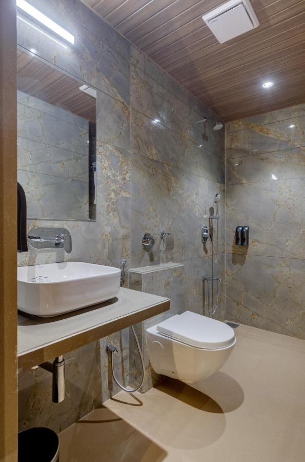 Hotel Diamond 26 Surat Dış mekan fotoğraf