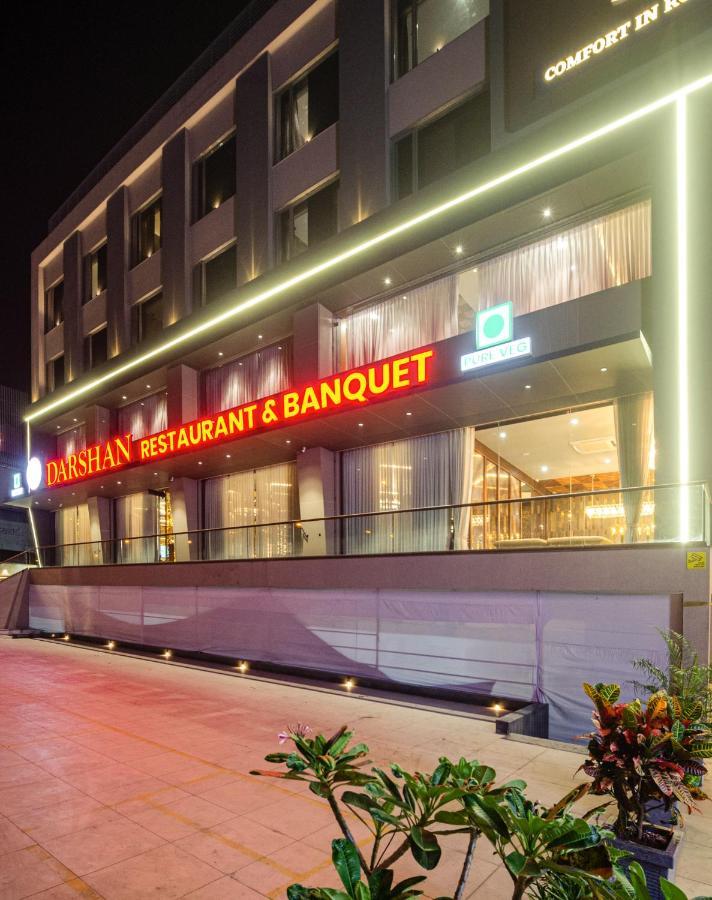 Hotel Diamond 26 Surat Dış mekan fotoğraf