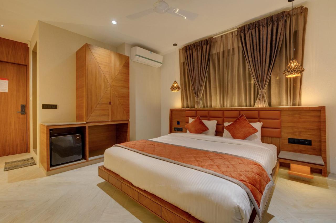 Hotel Diamond 26 Surat Dış mekan fotoğraf