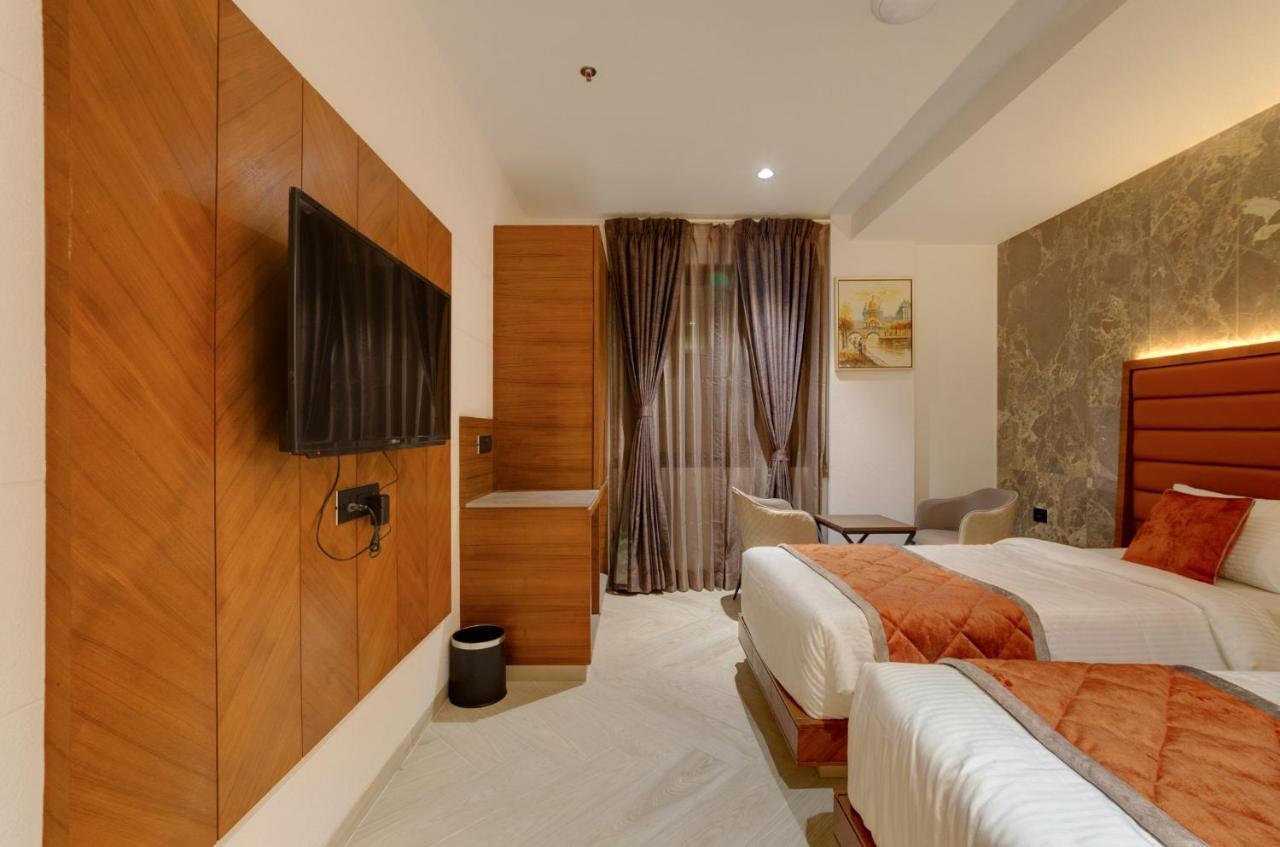 Hotel Diamond 26 Surat Dış mekan fotoğraf