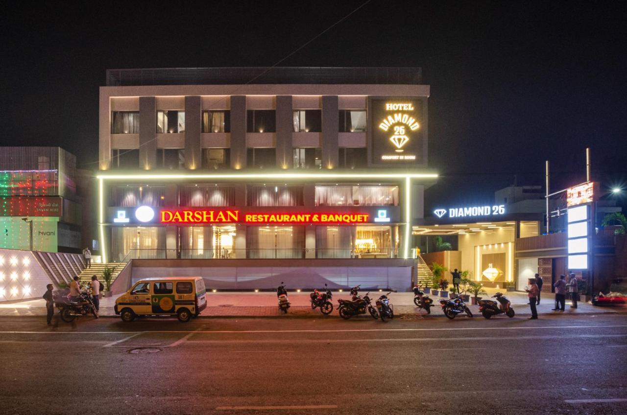Hotel Diamond 26 Surat Dış mekan fotoğraf