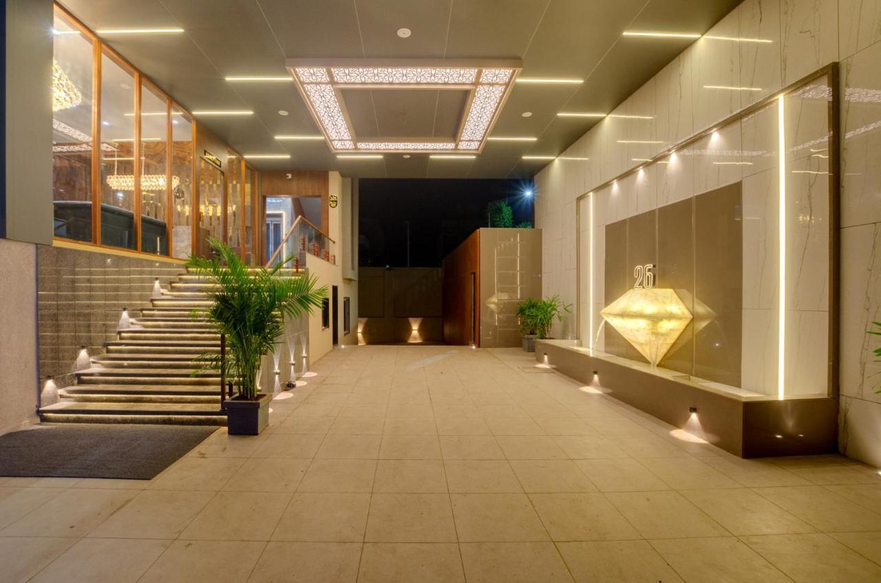 Hotel Diamond 26 Surat Dış mekan fotoğraf