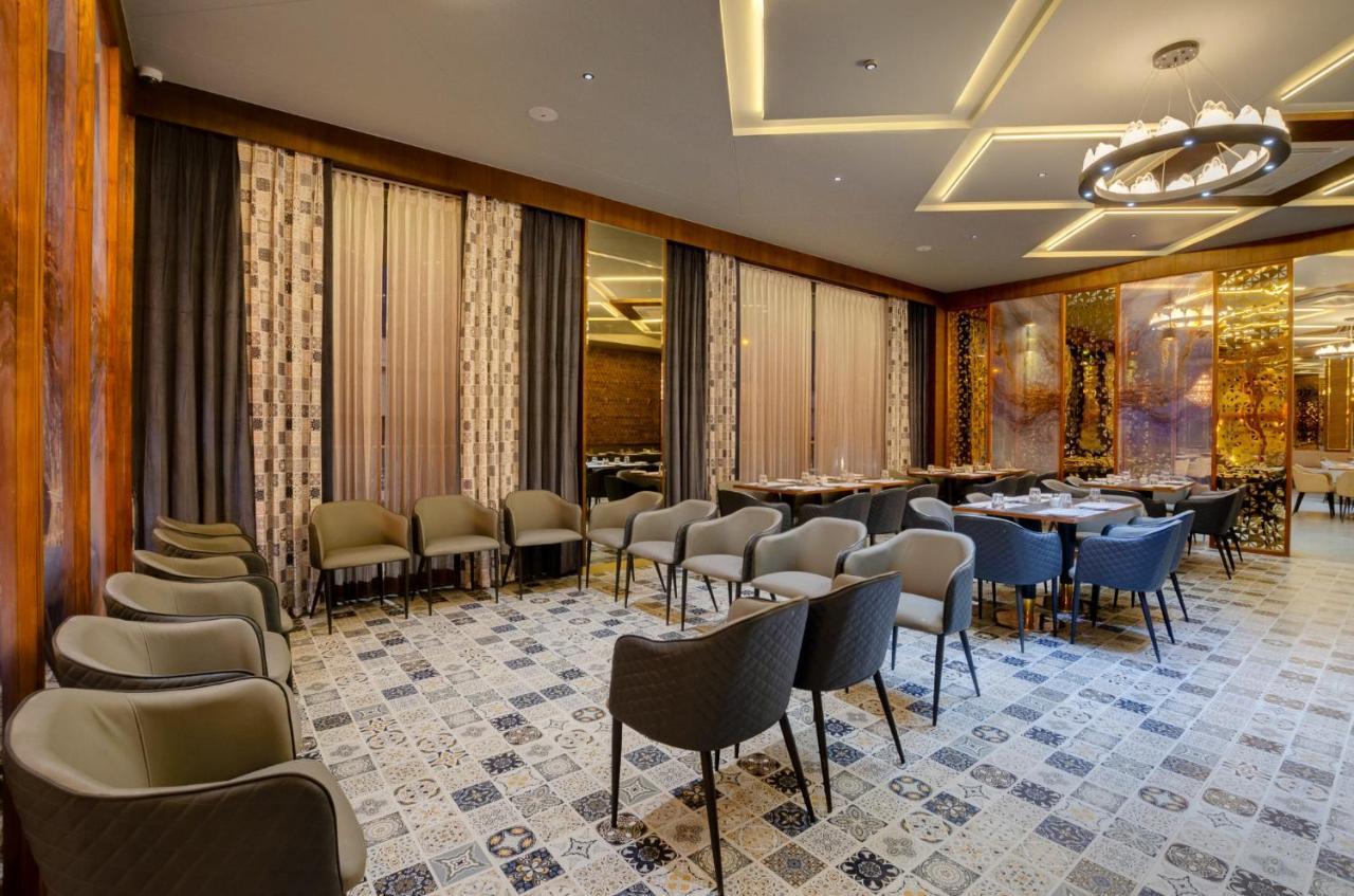 Hotel Diamond 26 Surat Dış mekan fotoğraf