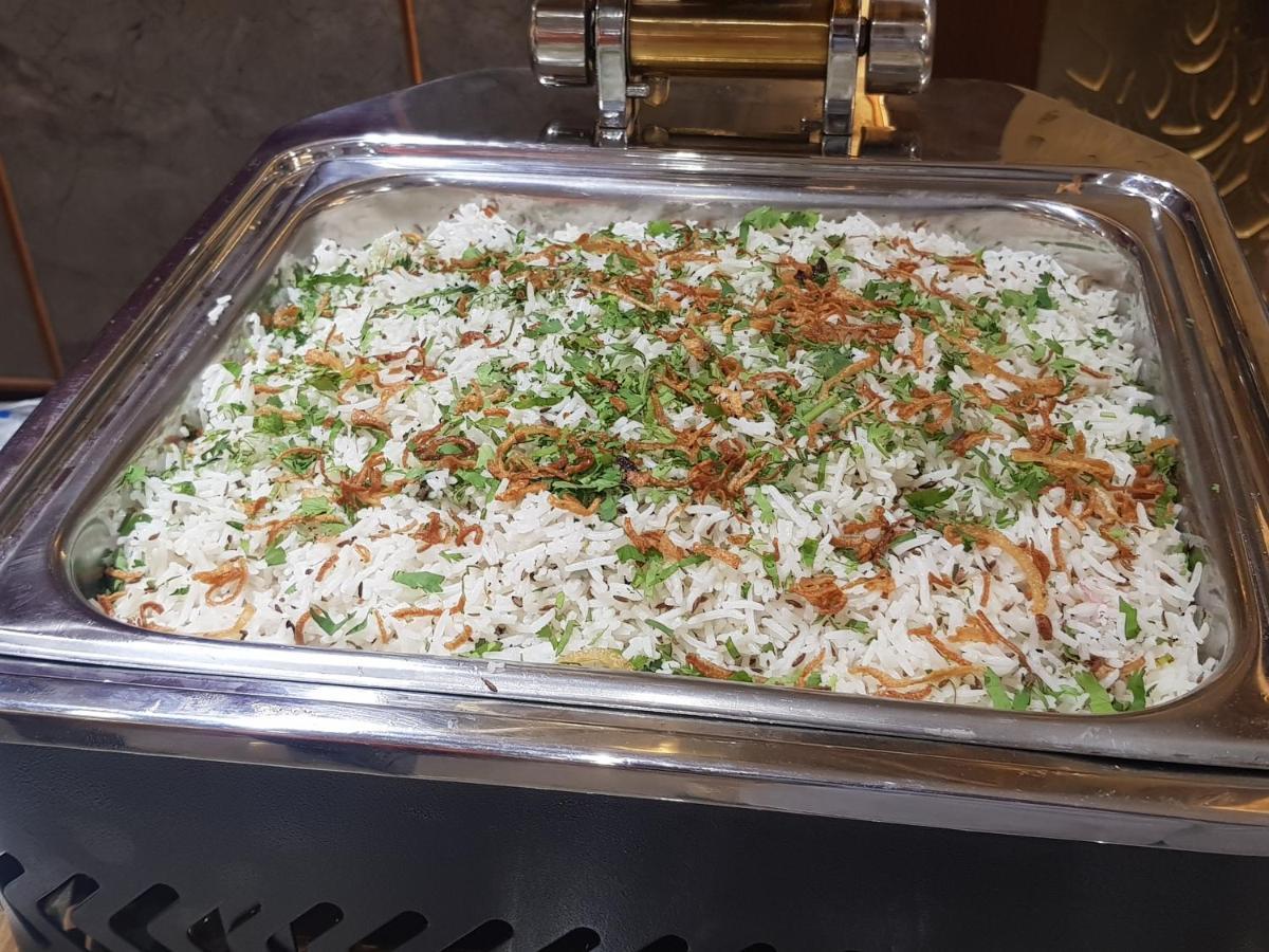 Hotel Diamond 26 Surat Dış mekan fotoğraf